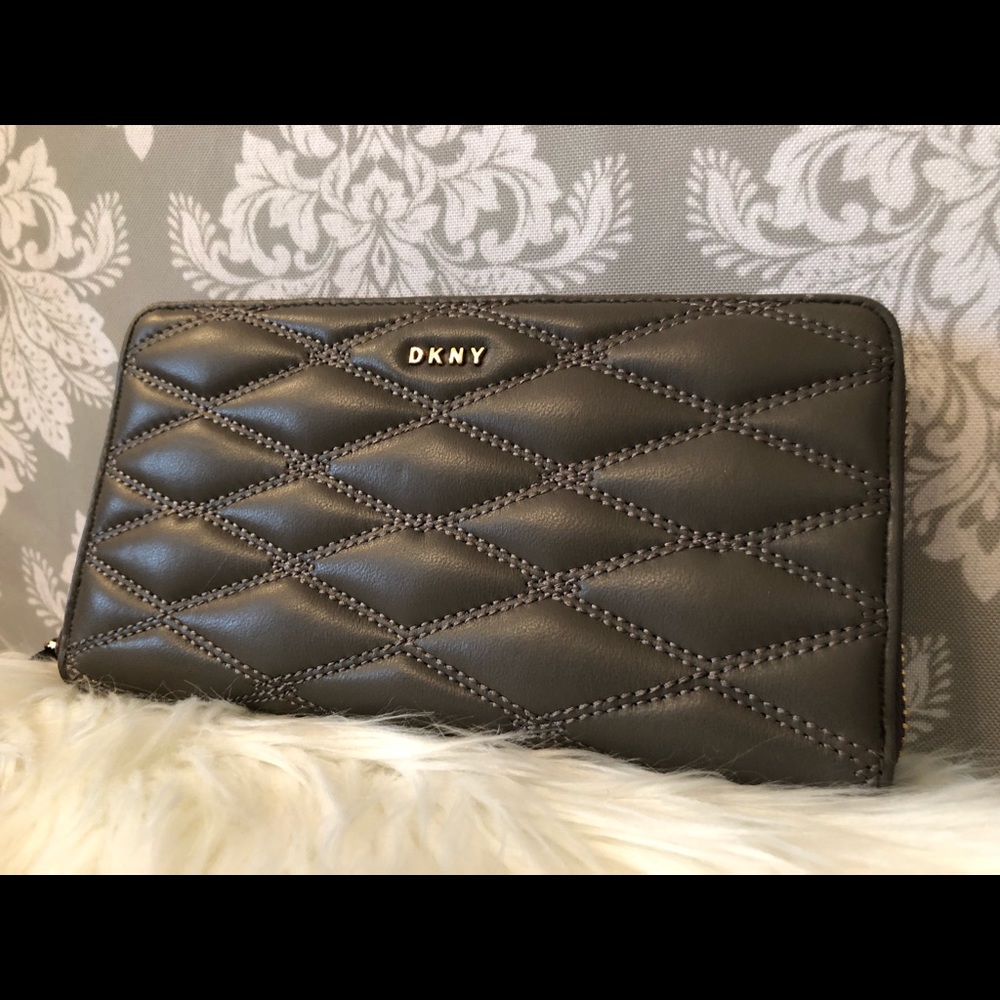 📦FREE SHIPPING!📦DKNY Diamond Quilt Zip Wallet